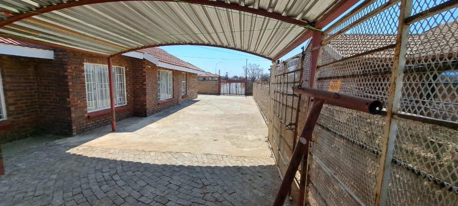 7 Bedroom Property for Sale in Mmabatho North West